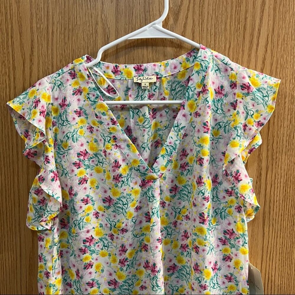 NEW Lily White Ruffle Cap Sleeve Floral V-Neck Top Women's Size Small Spring - Picture 3 of 8